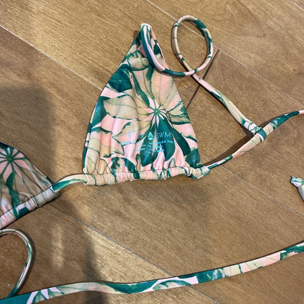 Resort tiny bikini - Picture 3 of 3